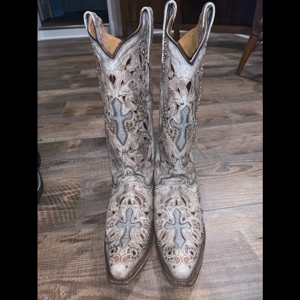 Corral boots